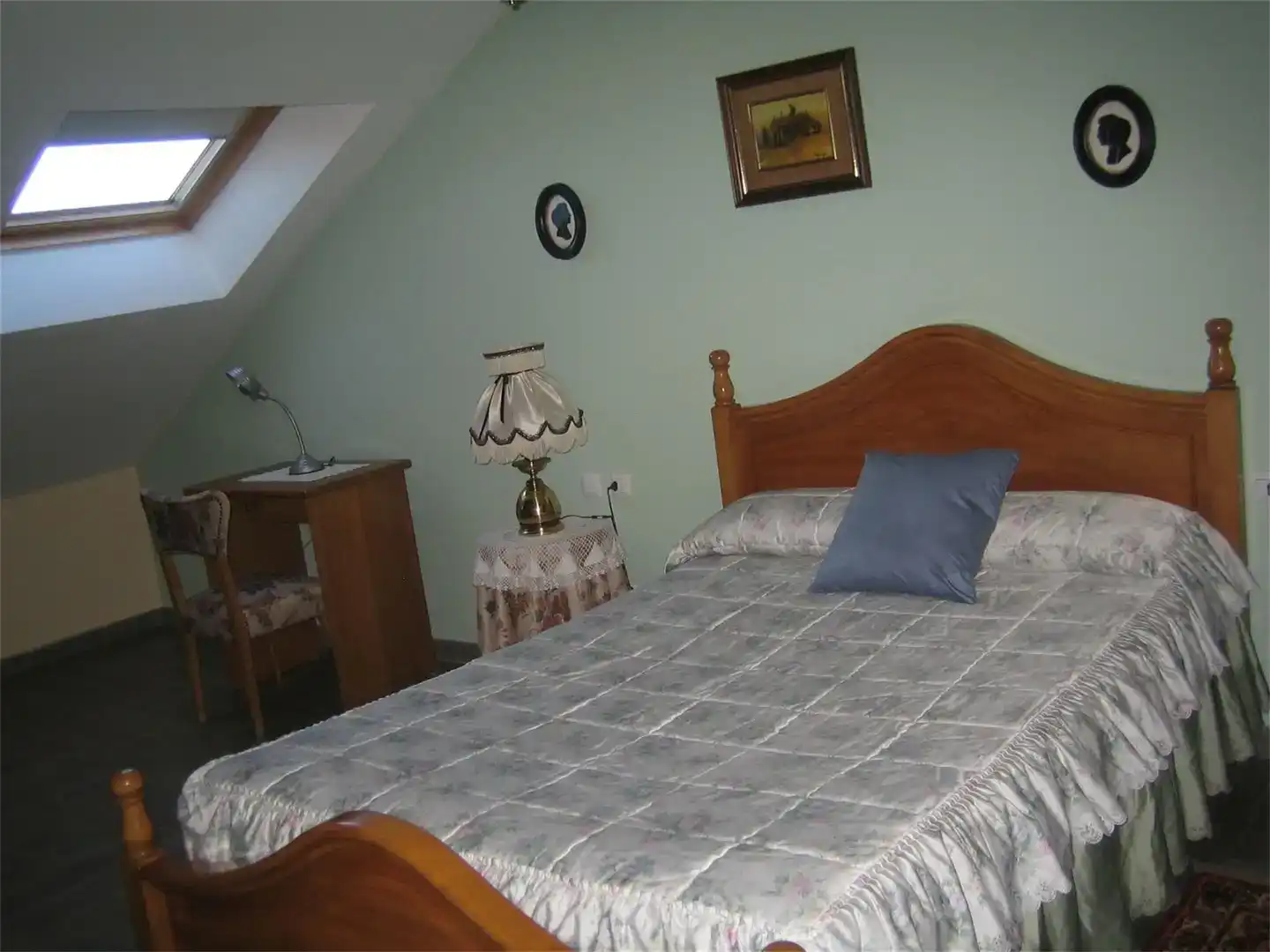 Habitación de Casa o chalet en venta en Gradefes con Piscina y Balcón