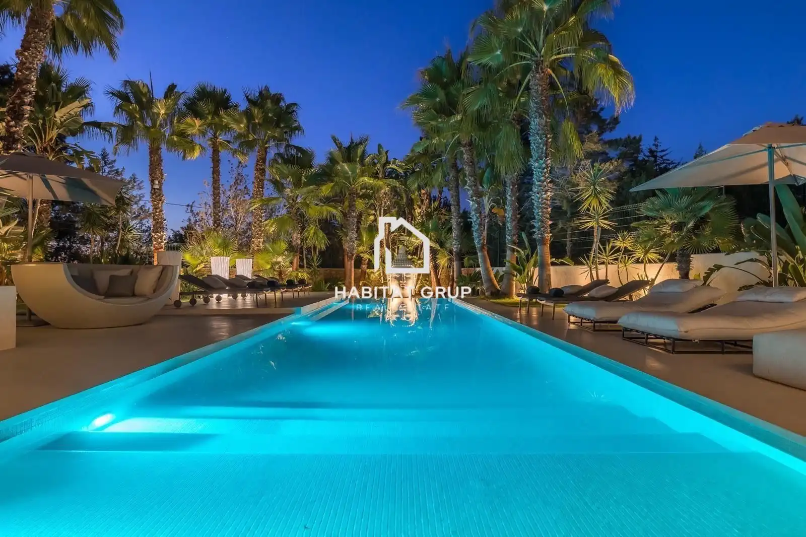 Vista exterior de Casa o xalet de lloguer en Eivissa amb Aire condicionat, Calefacció i Jardí privat