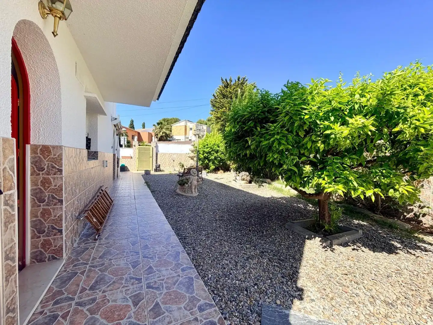 Vista exterior de Casa o xalet en venda en Cunit amb Calefacció, Jardí privat i Terrassa