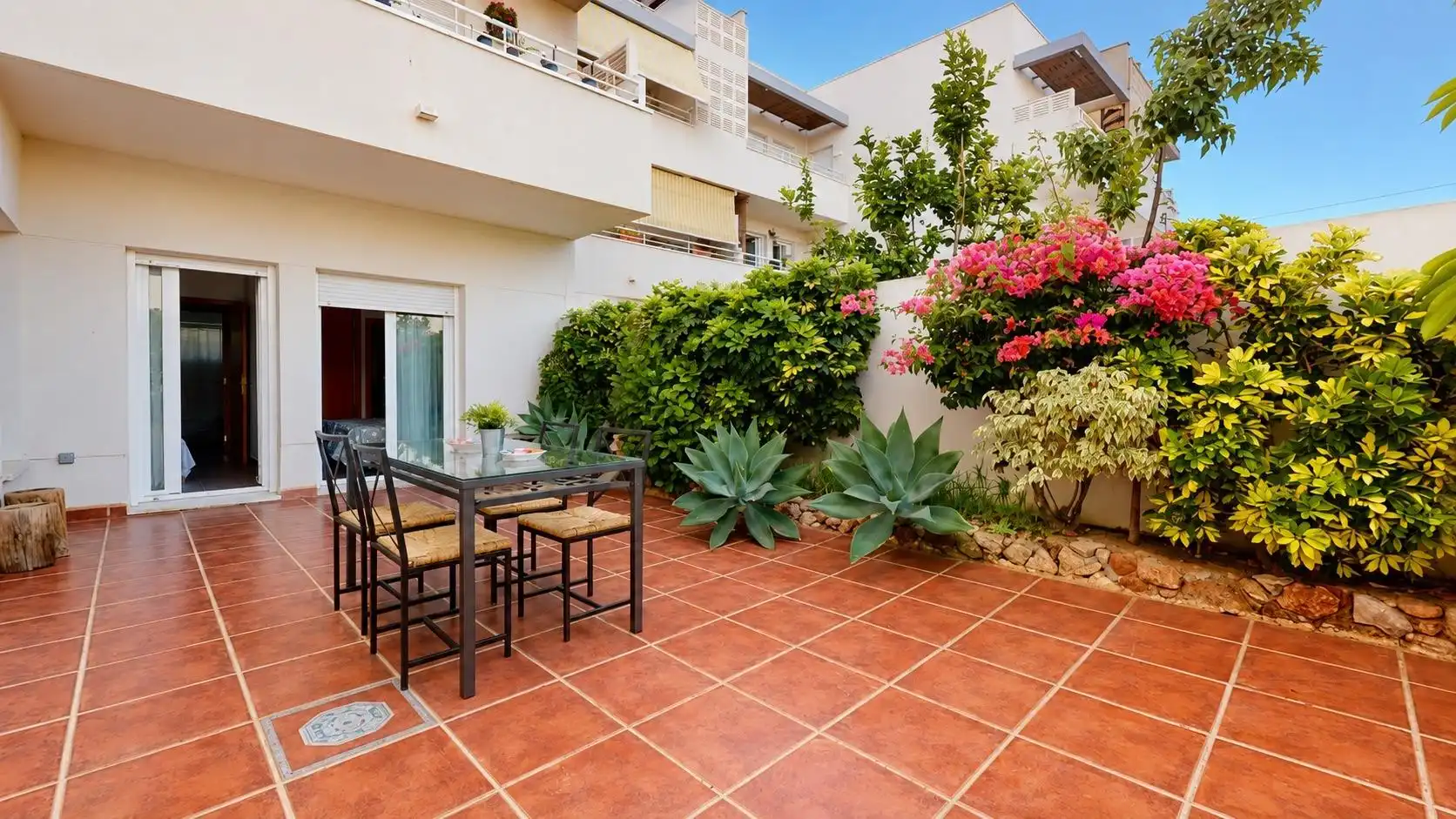 Terrassa de Pis de lloguer en Almería amb Aire condicionat, Calefacció i Jardí privat