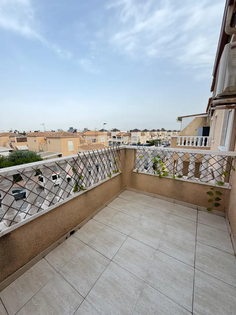 Terraza de Apartamento en venta en Torrevieja con Aire acondicionado, Balcón y Piscina comunitaria