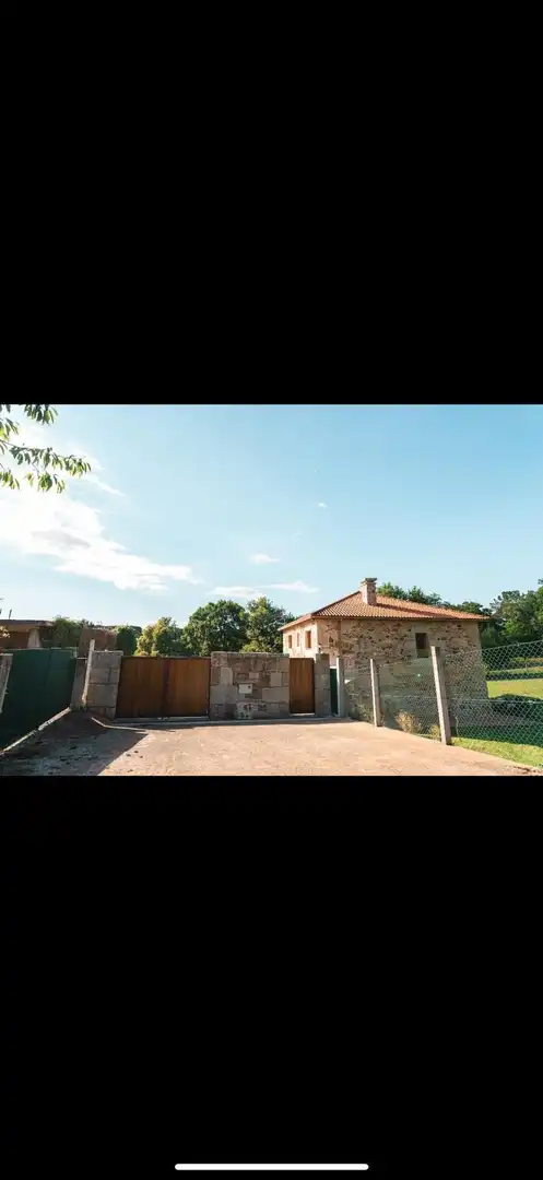 Vista exterior de Casa o xalet en venda en A Merca   amb Jardí privat, Terrassa i Moblat