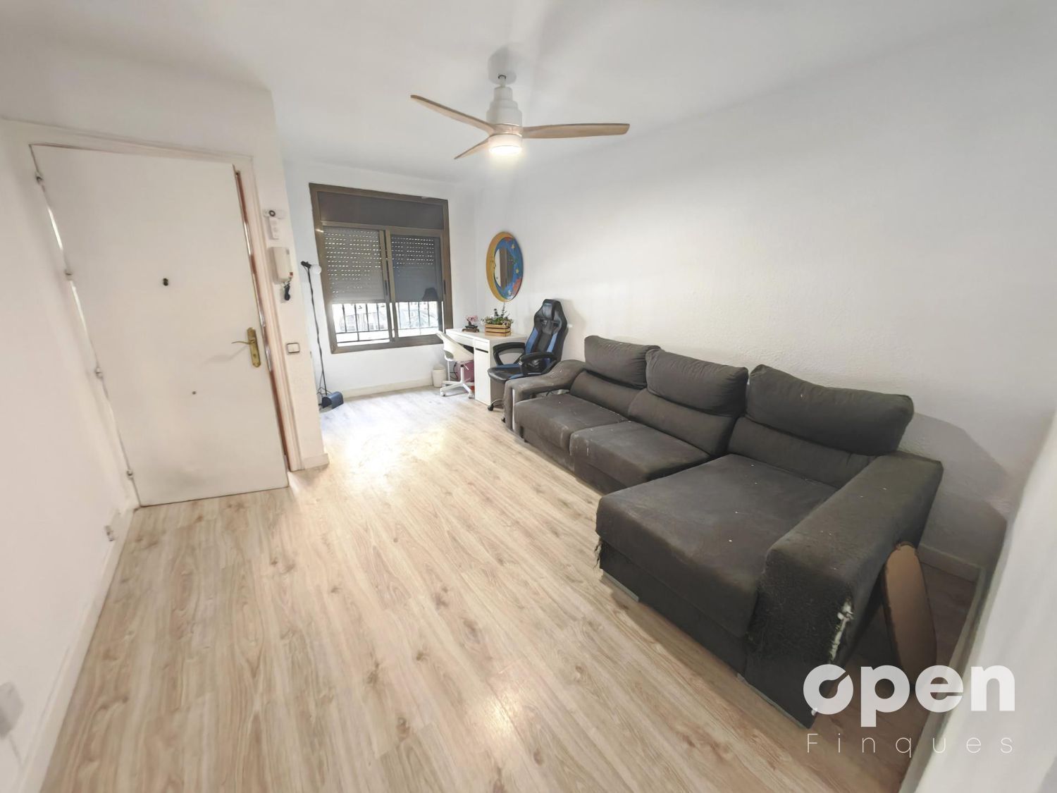 Living room of Flat for sale in Terrassa  with Heating, Parquet flooring and Terrace