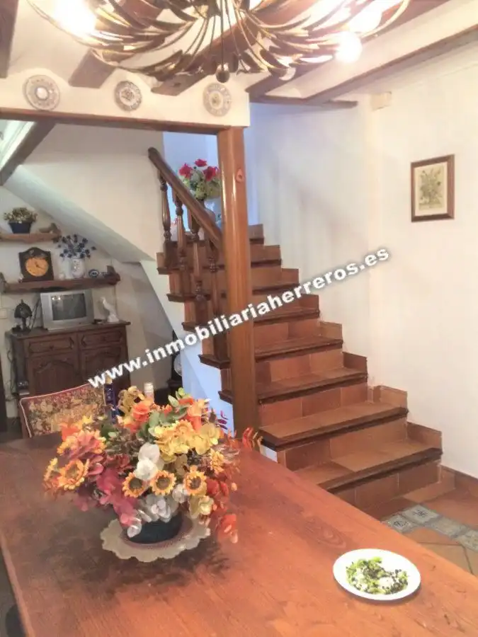 Casa adosada en venta en Viguera con Calefacción, Parquet y Trastero