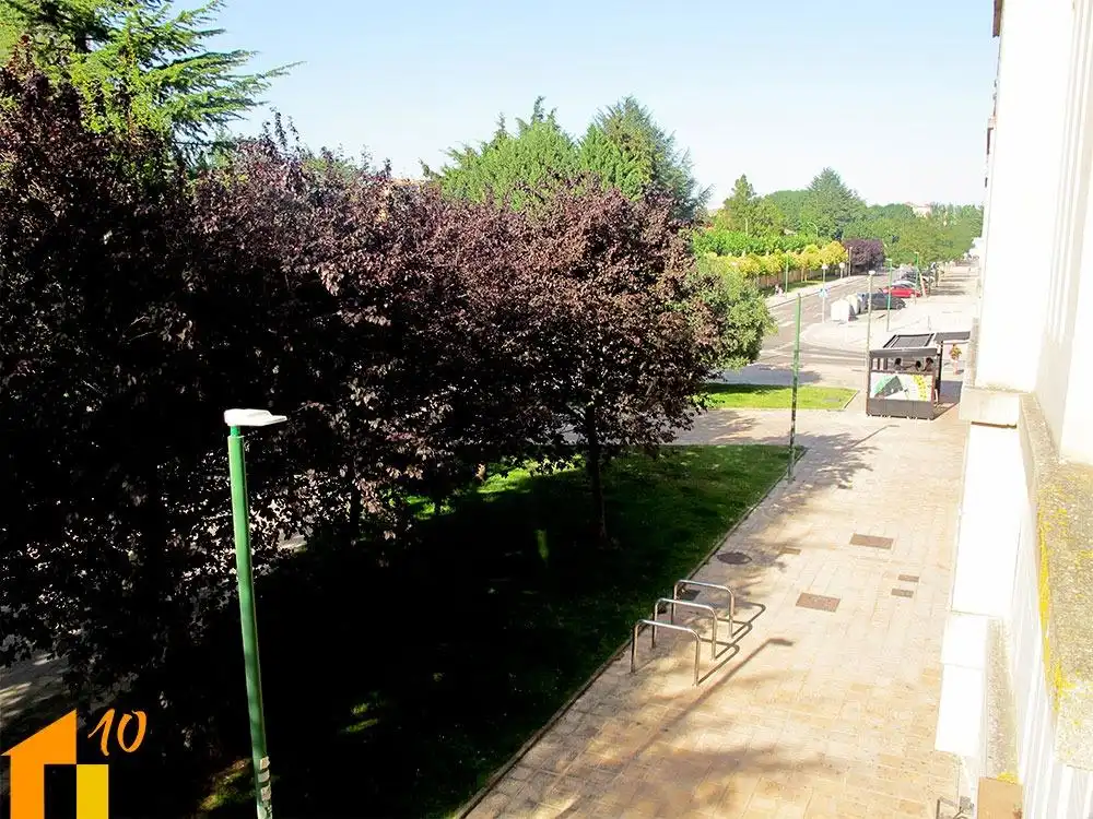 Vista exterior de Pis en venda en Burgos amb Calefacció, Terrassa i Traster