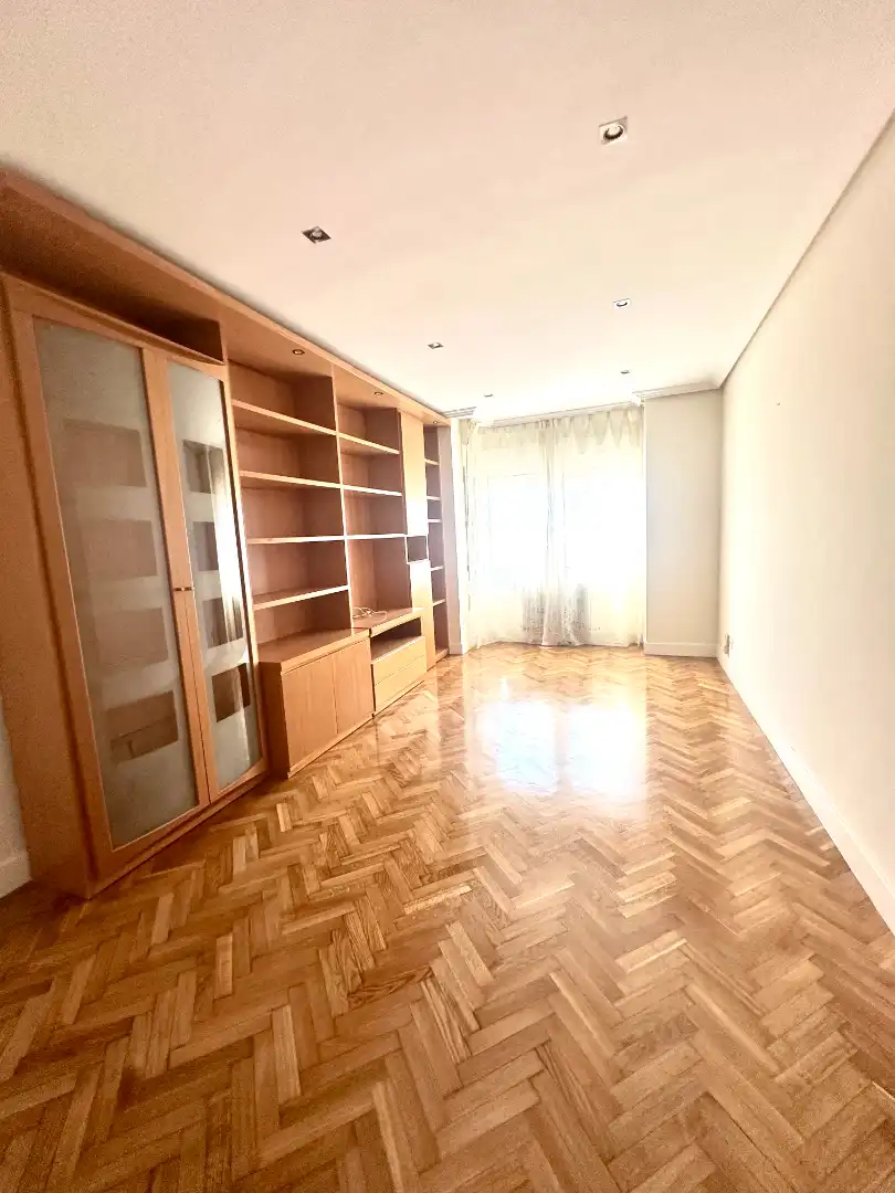 Sala de estar de Piso en venta en Madrid con Calefacción, Trastero y Horno