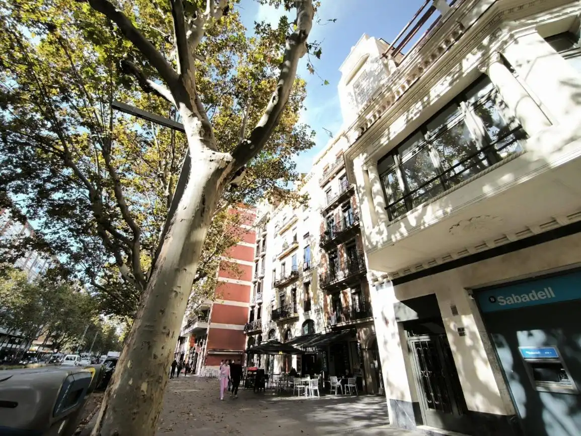 Vista exterior de Piso en venta en Barcelona