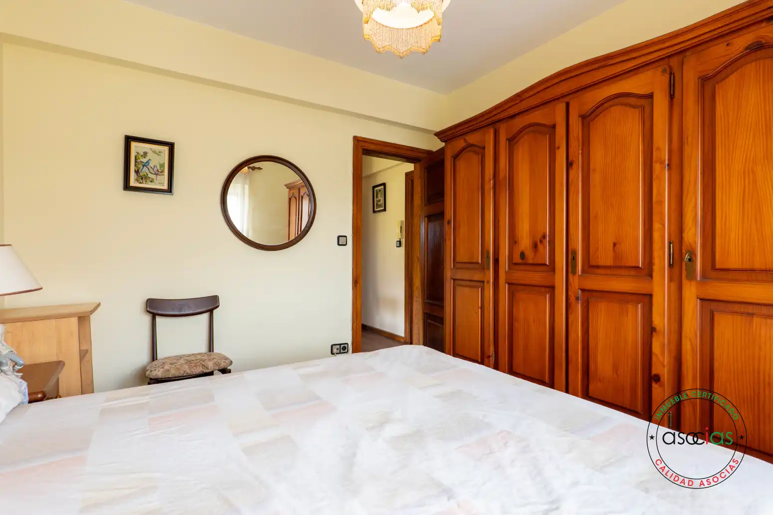 Dormitori de Casa adosada en venda en Gijón  amb Calefacció i Jardí privat