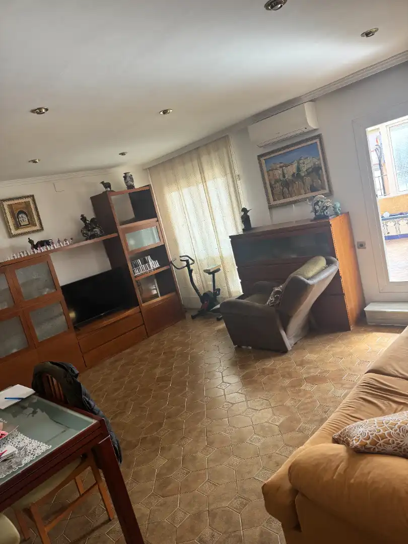Sala d'estar de Àtic en venda en L'Hospitalet de Llobregat amb Aire condicionat, Terrassa i Traster