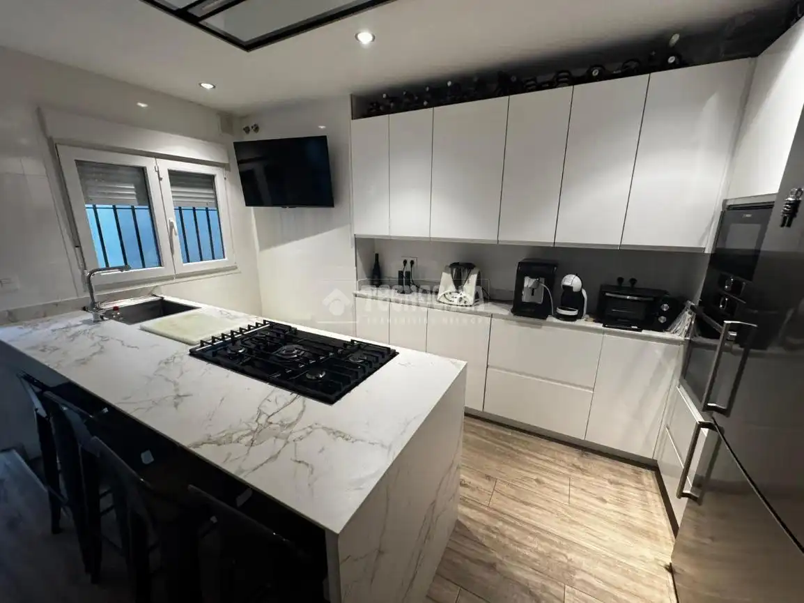 Küche von Wohnung zum Verkauf in Cádiz mit Privatgarten und Terrasse