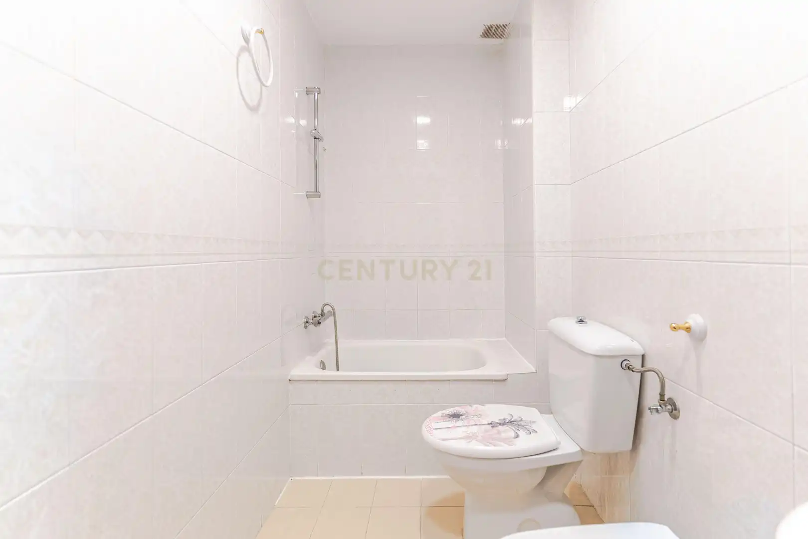 Baño de Apartamento en venta en Granada con Aire acondicionado