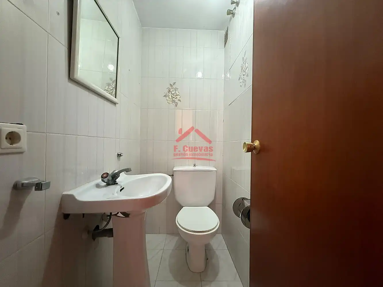 Baño de Apartamento en venta en Nerja con Terraza