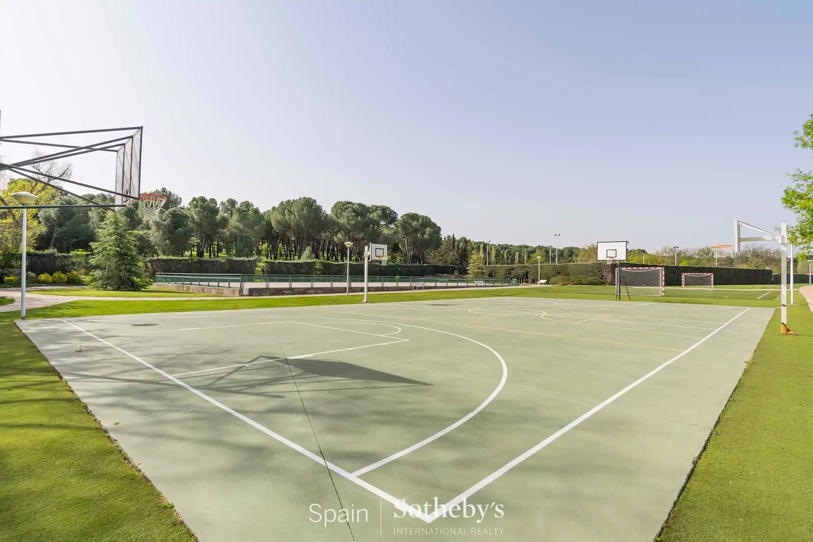 Vista exterior de Apartamento en venta en Madrid con Aire acondicionado, Calefacción y Jardín privado