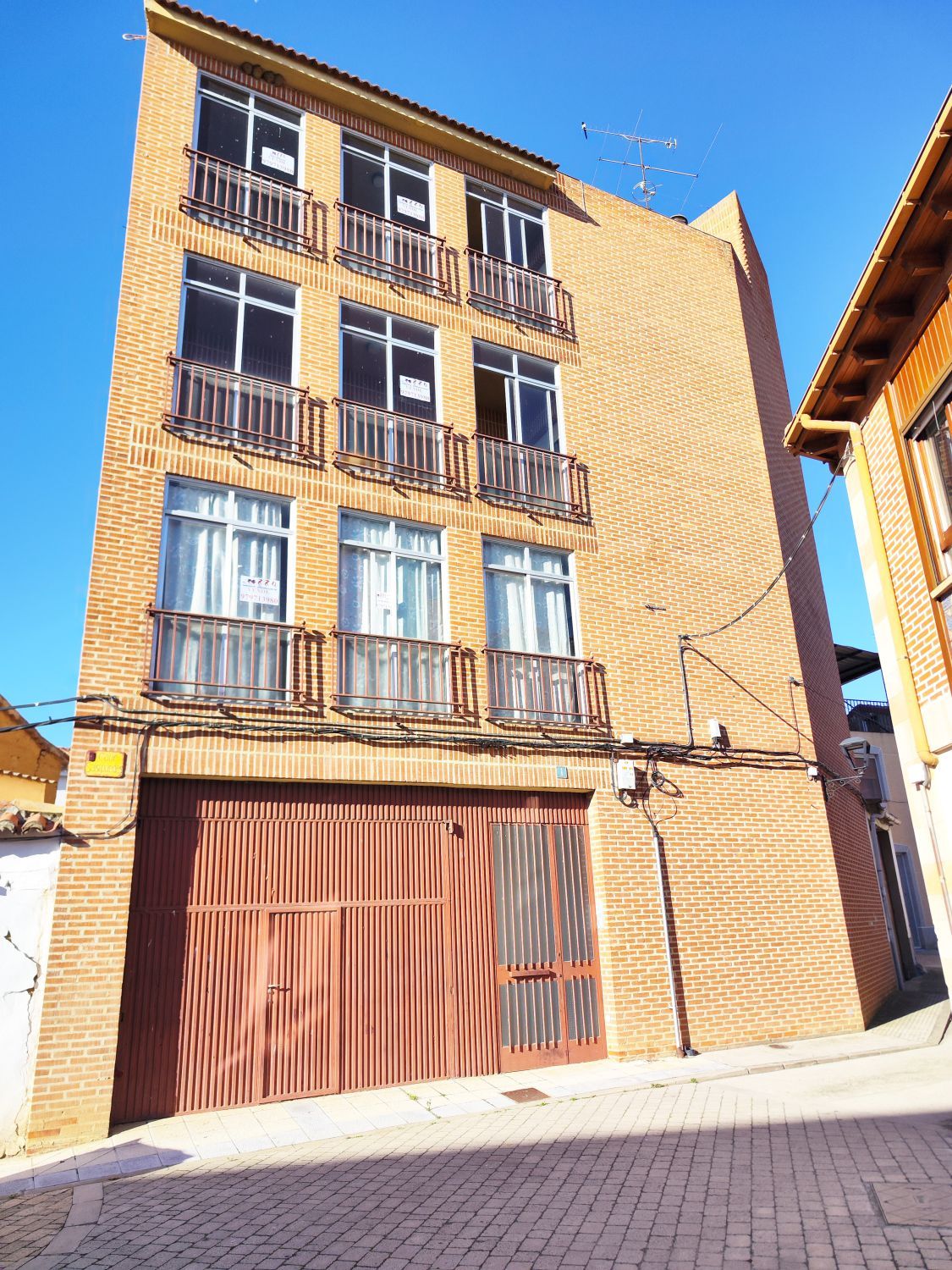 Vista exterior de Edifici en venda en Villamuriel de Cerrato