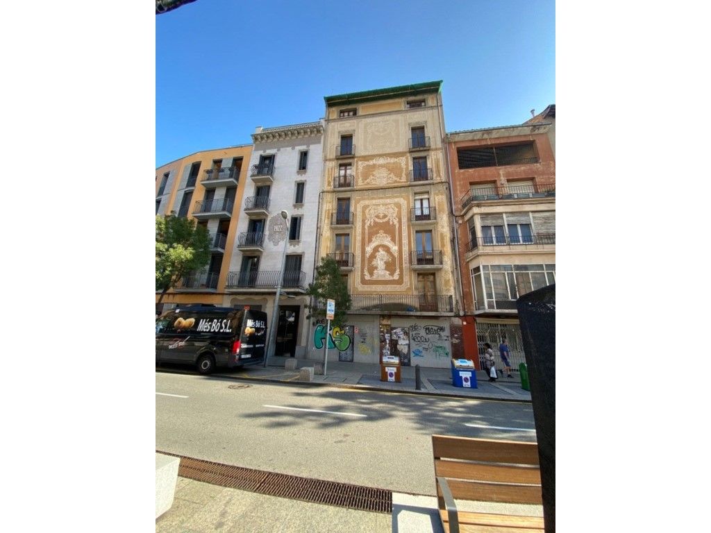 Building for sale in Centre