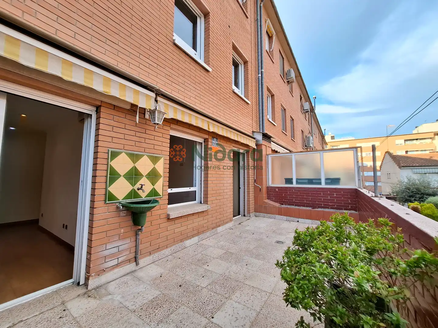 Exterior view of Flat for sale in Mollet del Vallès  with Air Conditioner, Heating and Parquet flooring