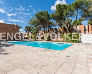 Swimming pool of Apartment to rent in  Madrid Capital  with Air Conditioner, Heating and Private garden