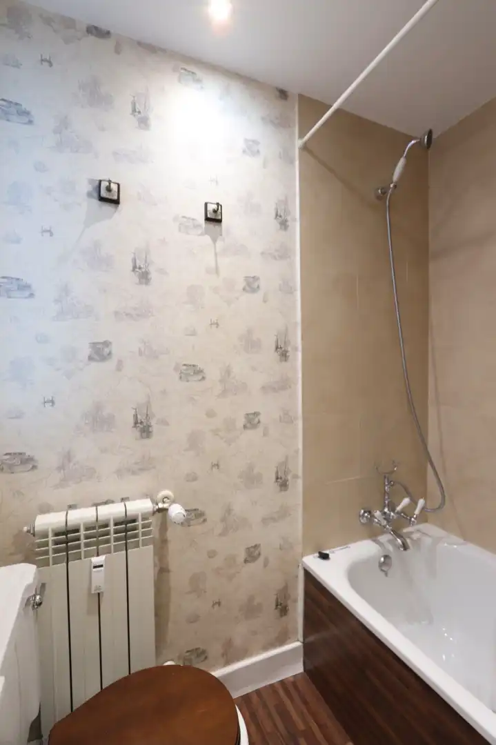 Baño de Piso de alquiler en Madrid con Aire acondicionado, Calefacción y Parquet