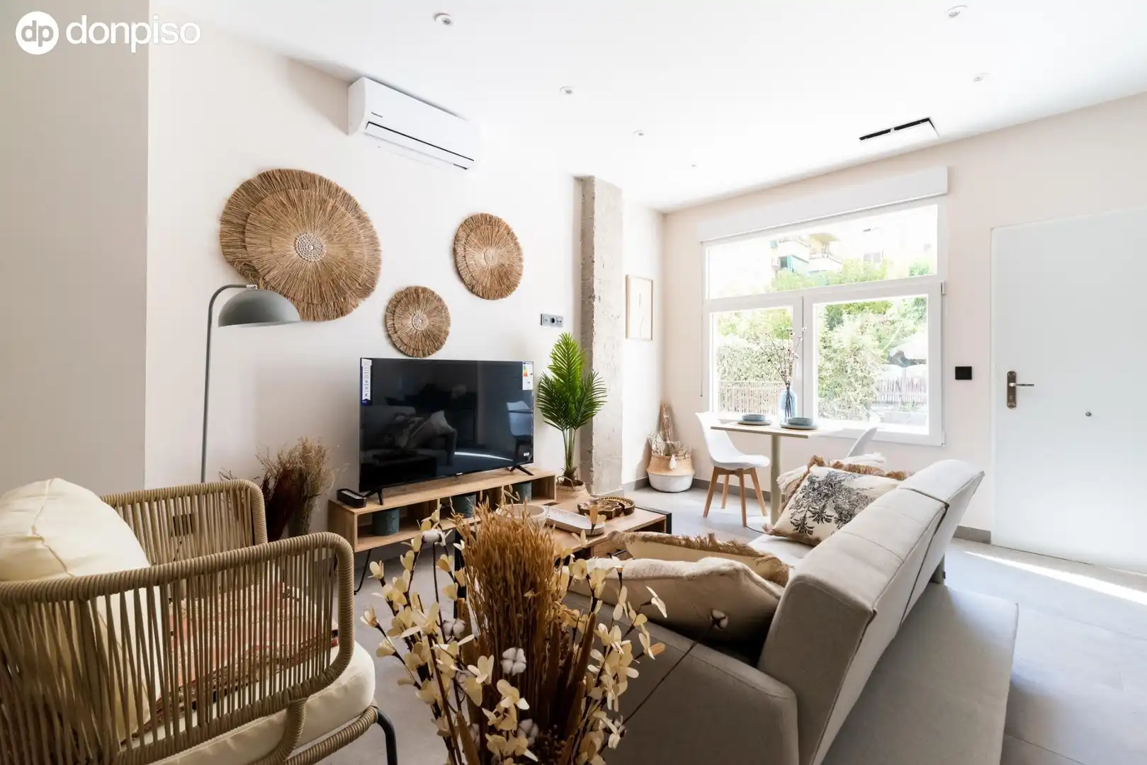 Sala de estar de Estudio en venta en Granada con Aire acondicionado, Calefacción y Amueblado