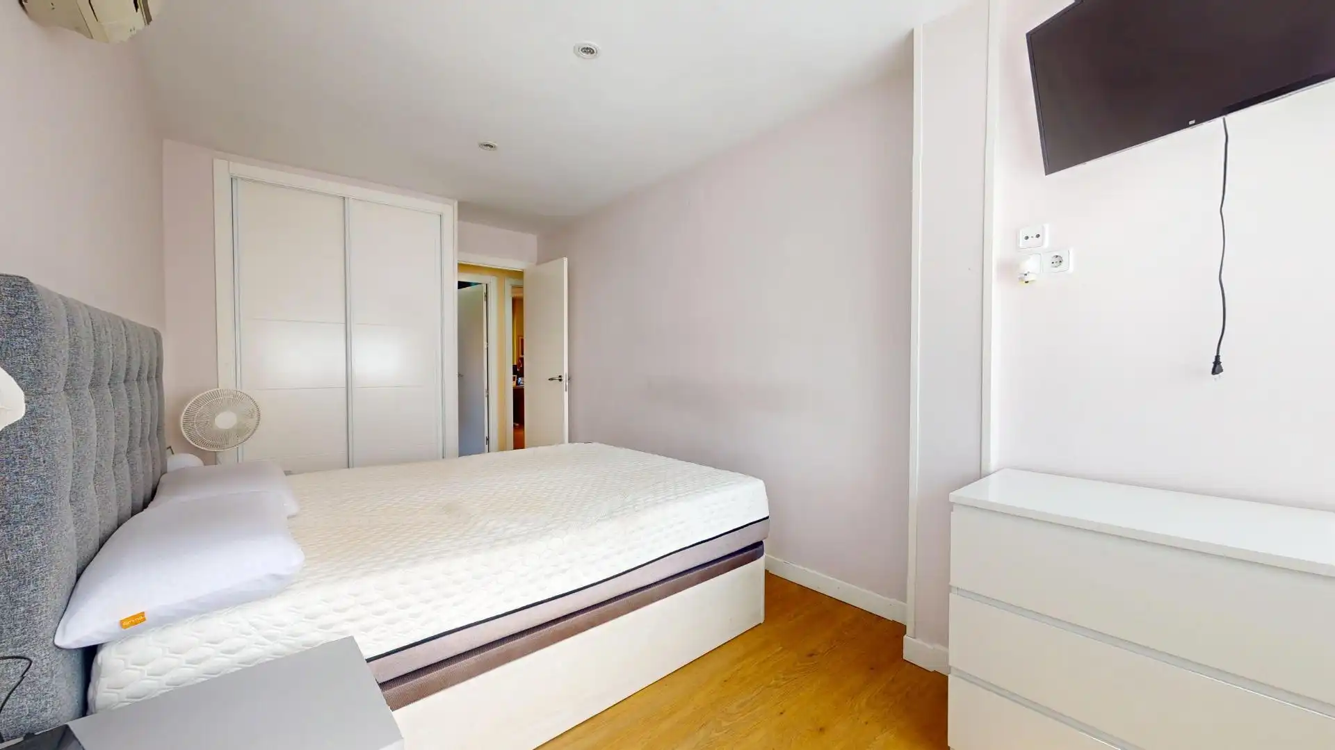 Habitación de Piso en venta en Madrid con Aire acondicionado y Calefacción