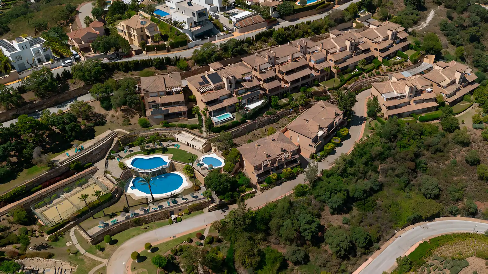 Außenansicht von Erdgeschoss zum Verkauf in Marbella mit Klimaanlage, Privatgarten und Terrasse