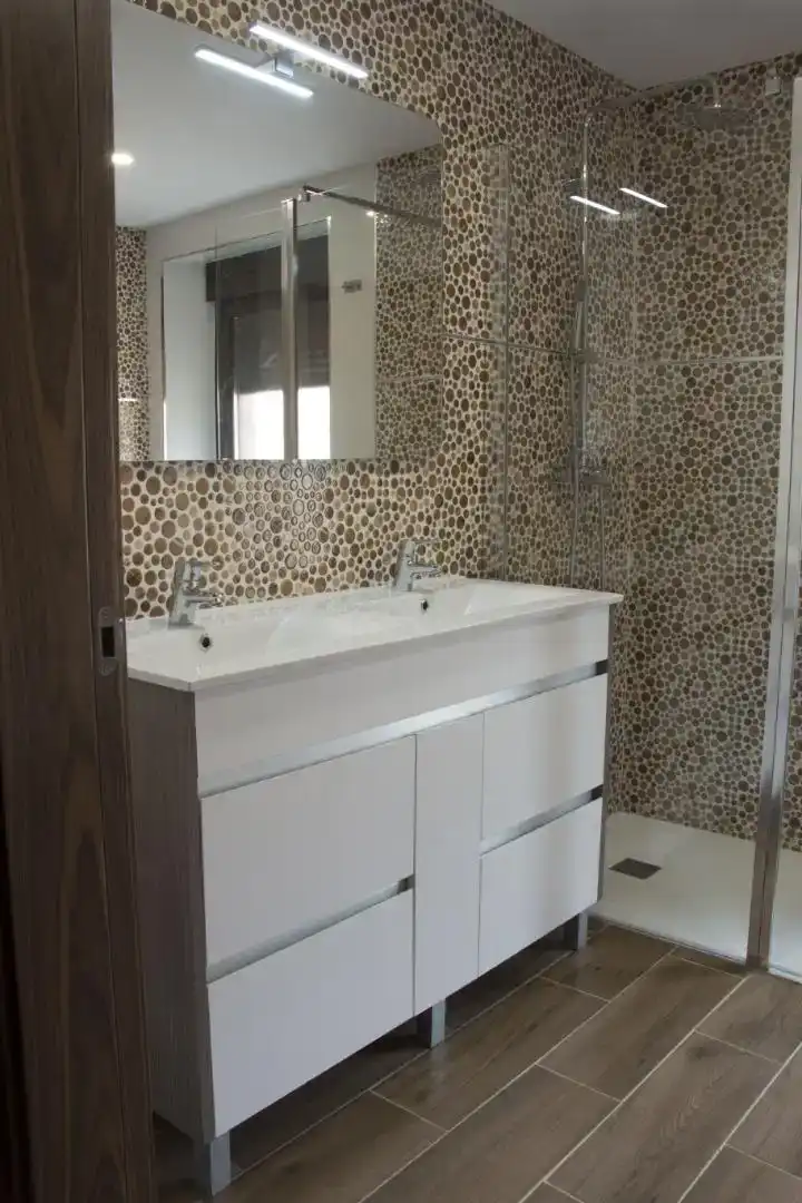 Badezimmer von Wohnung zur Miete in Valdemora mit Parkett, Möbliert und Ofen