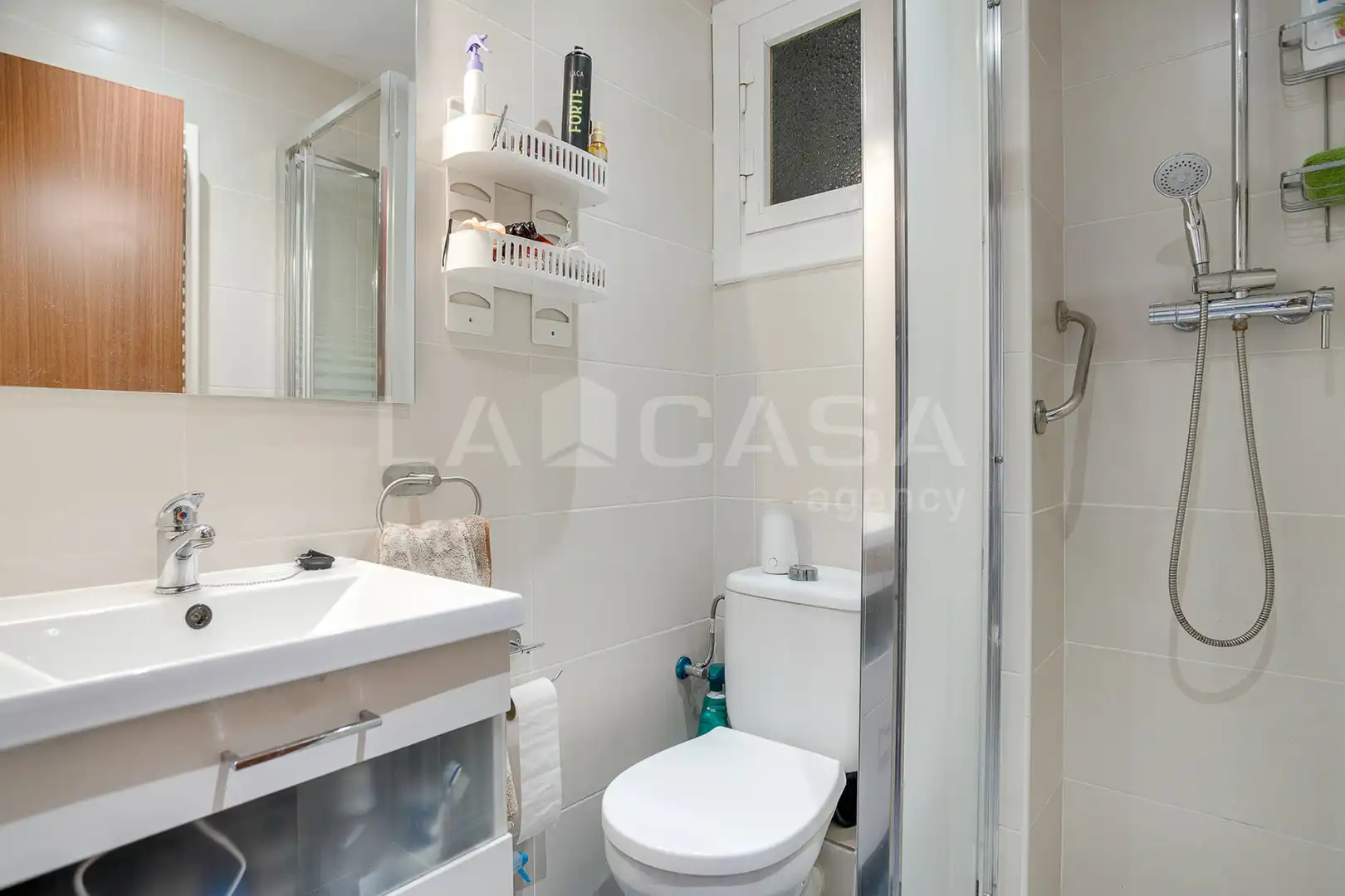 Bany de Pis en venda en Barcelona amb Calefacció