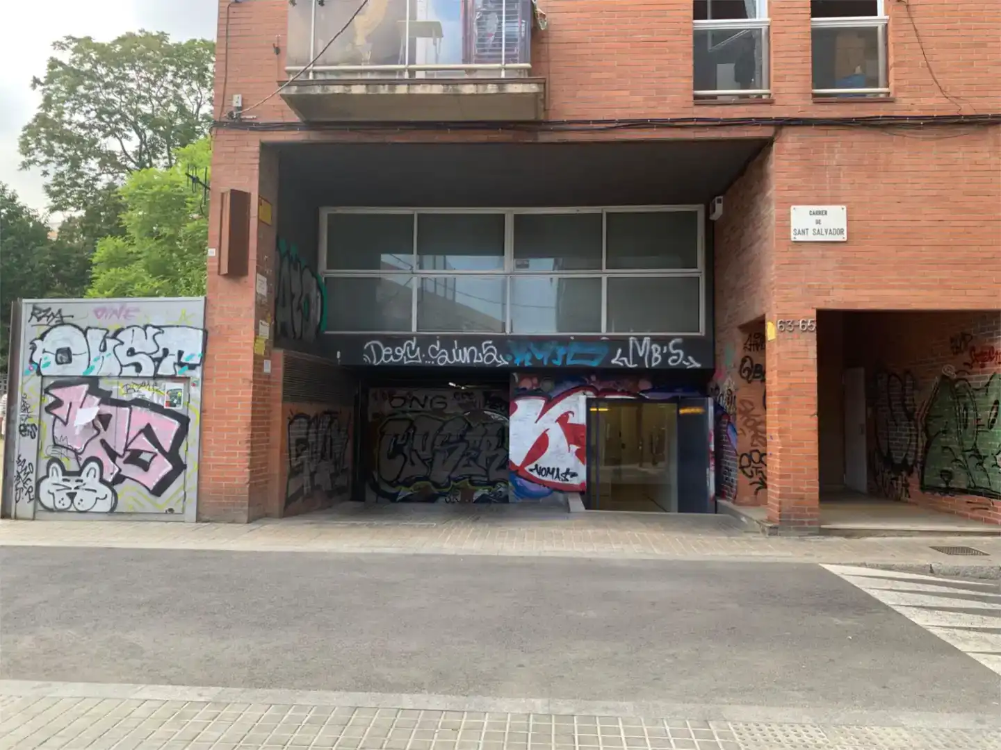 Vista exterior de Garatge en venda en Barcelona