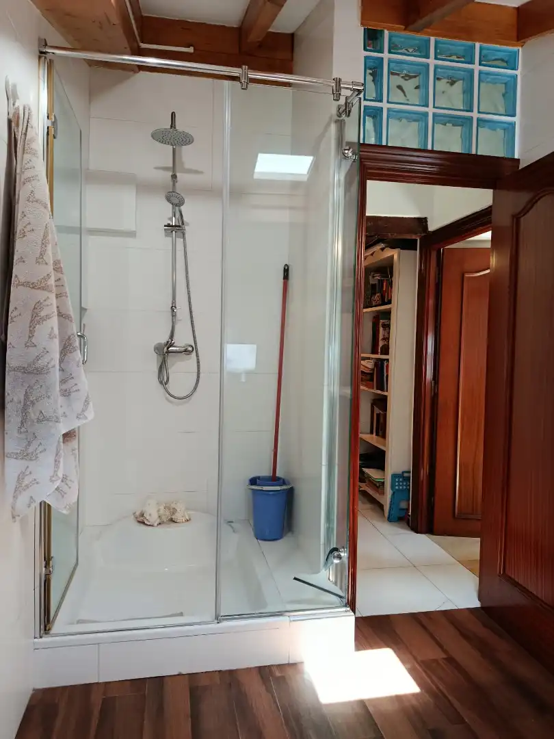 Baño de Piso en venta en Santander con Amueblado, Horno y Lavadora