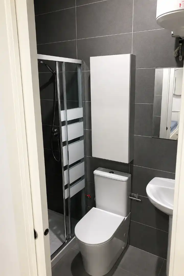 Badezimmer von Geschaftsraum zur Miete in Santander