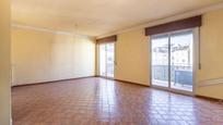 Living room of Flat for sale in  Granada Capital  with Air Conditioner, Terrace and Balcony