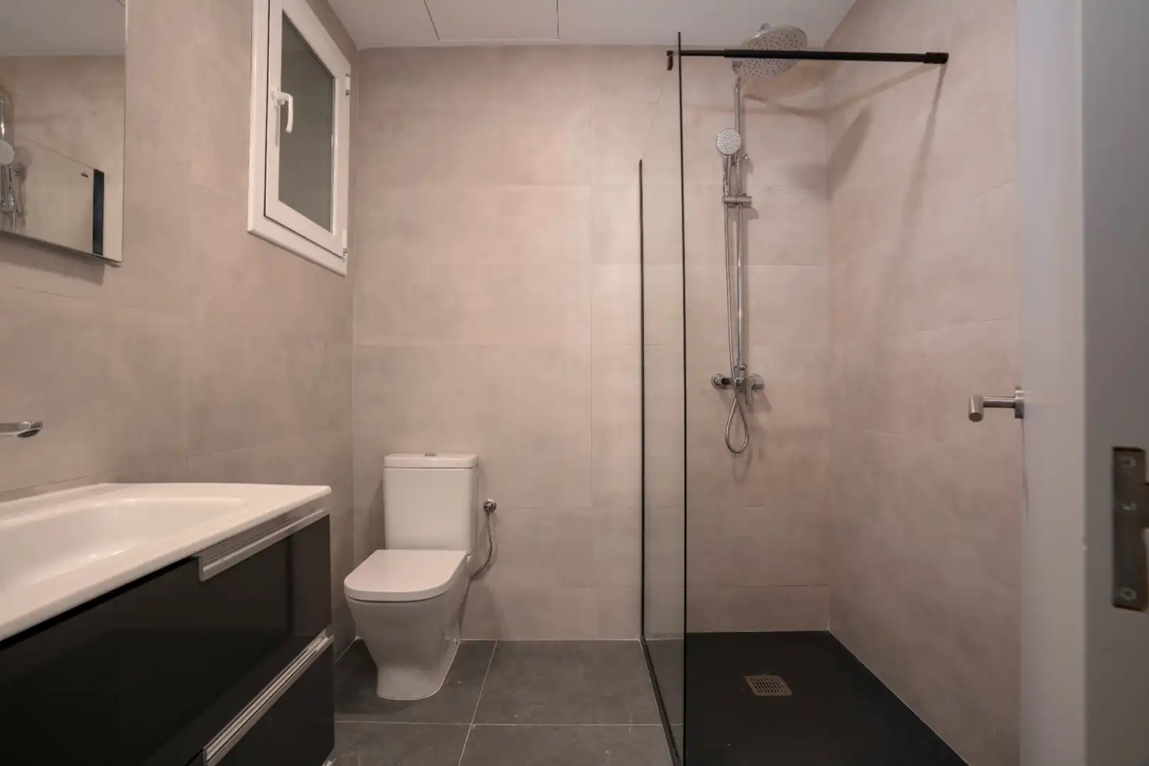Apartamento con ascensor en alquiler en Passeig de Joan de Borbó, imagen 10