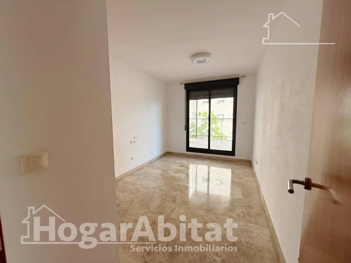 Dormitori de Pis de lloguer en Paterna amb Aire condicionat, Calefacció i Jardí privat