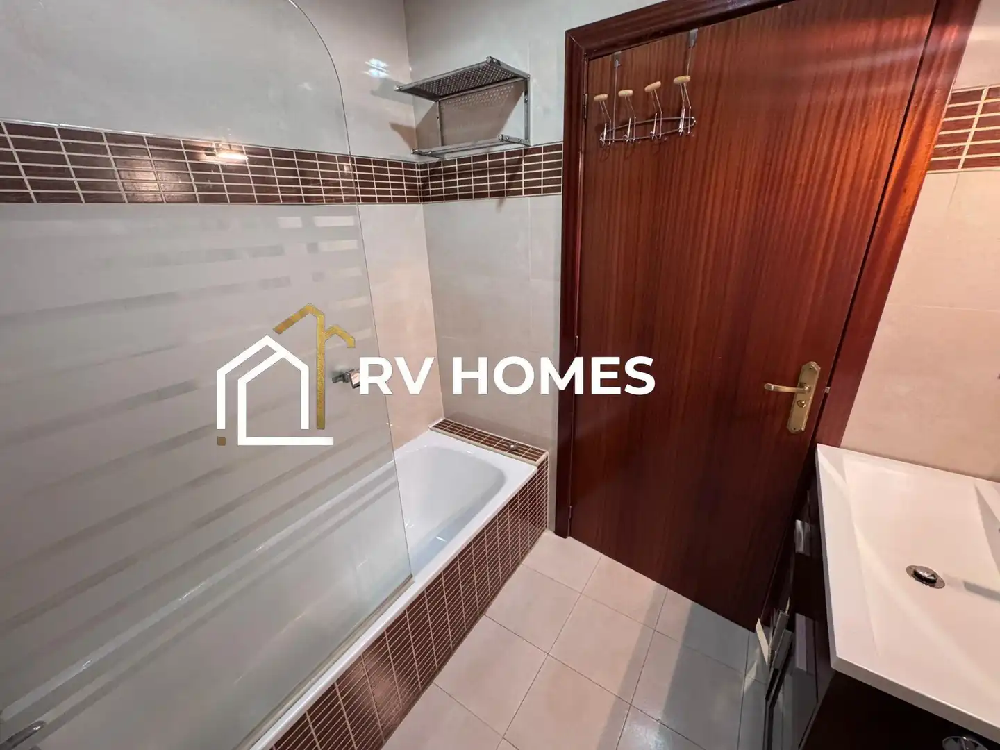 Badezimmer von Einfamilien-Reihenhaus zur Miete in Cáceres mit Klimaanlage, Heizung und Abstellraum