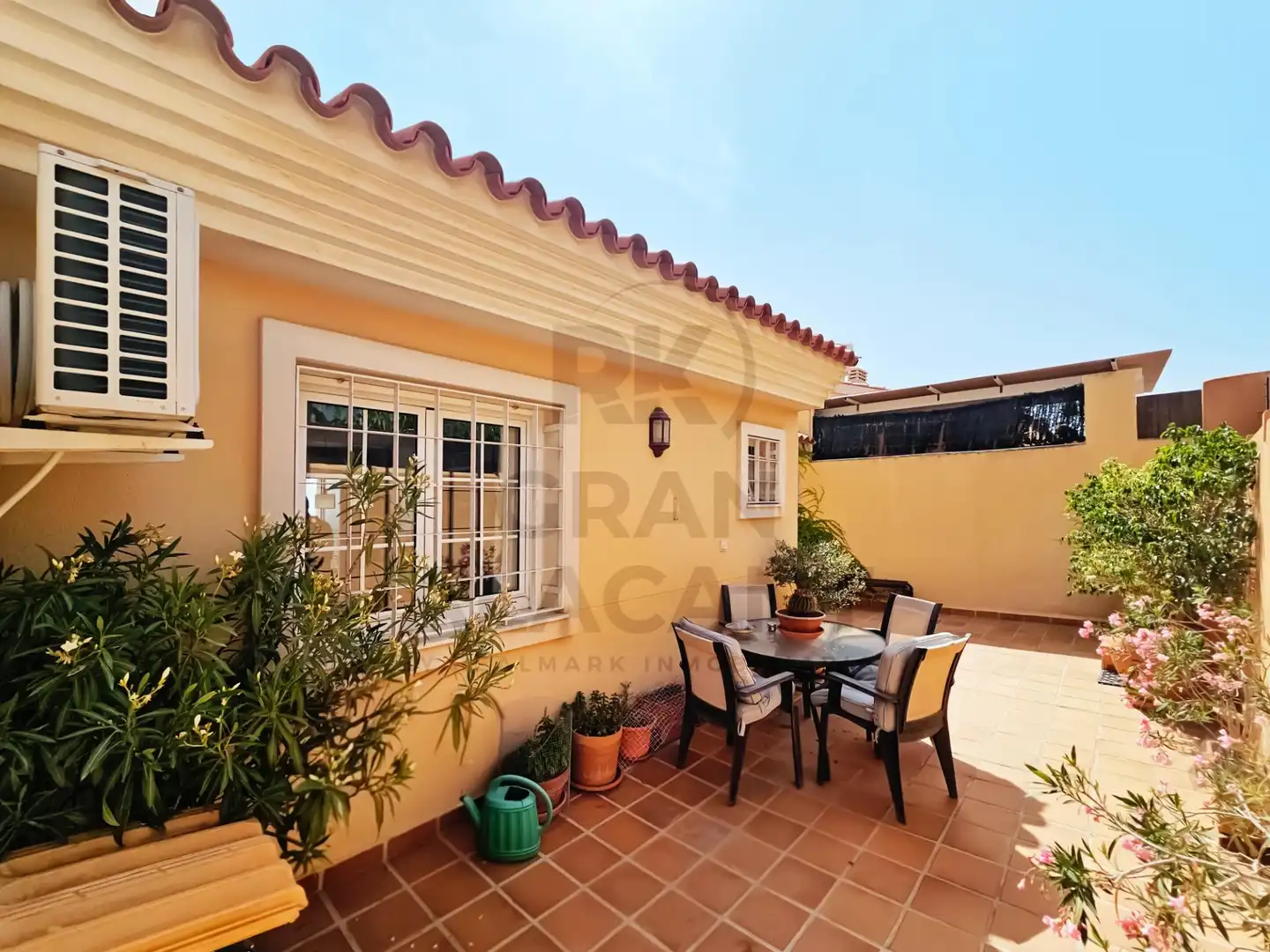 Vista exterior de Casa o xalet en venda en Santa Pola amb Aire condicionat, Calefacció i Jardí privat