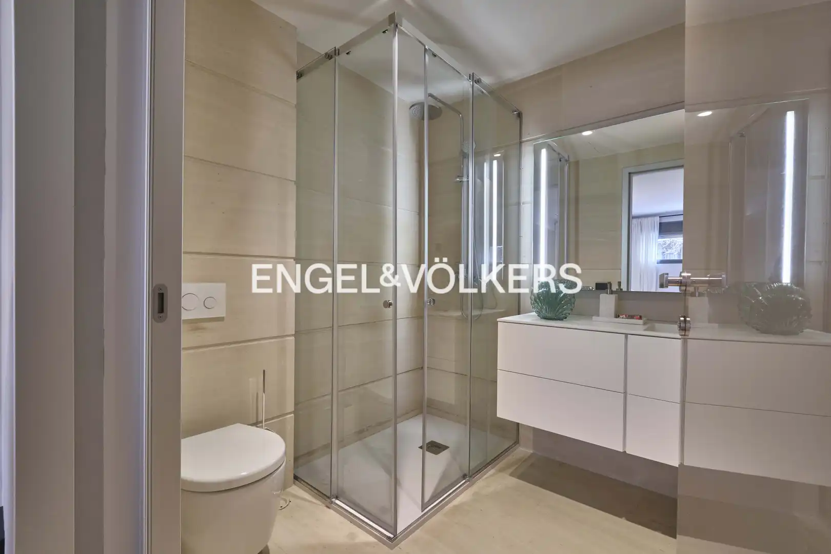 Bany de Apartament de lloguer en Madrid amb Aire condicionat, Calefacció i Terrassa
