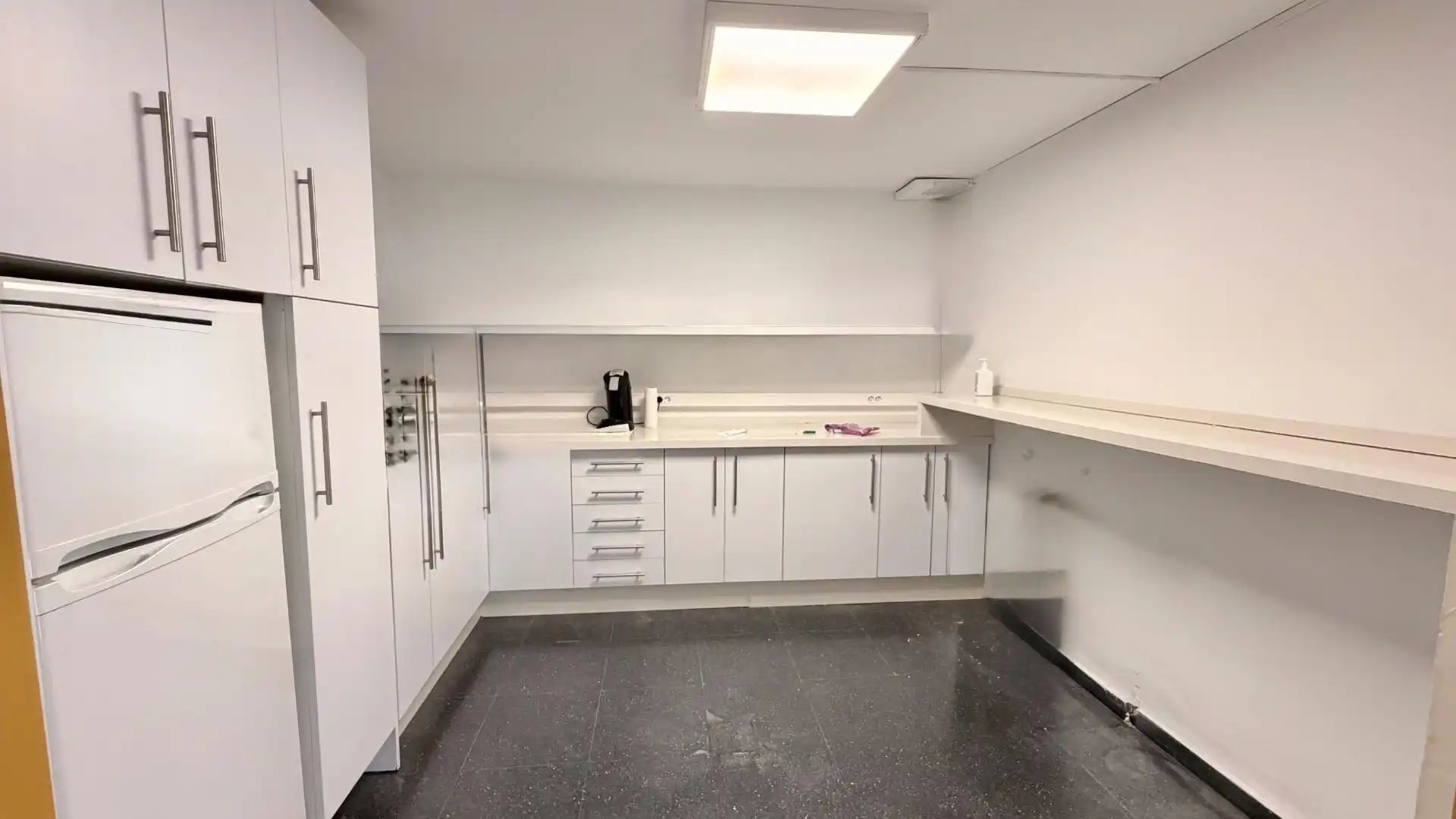 Cuina de Oficina en venda en Poniente-Norte - Miralbaida - Parque Azahara