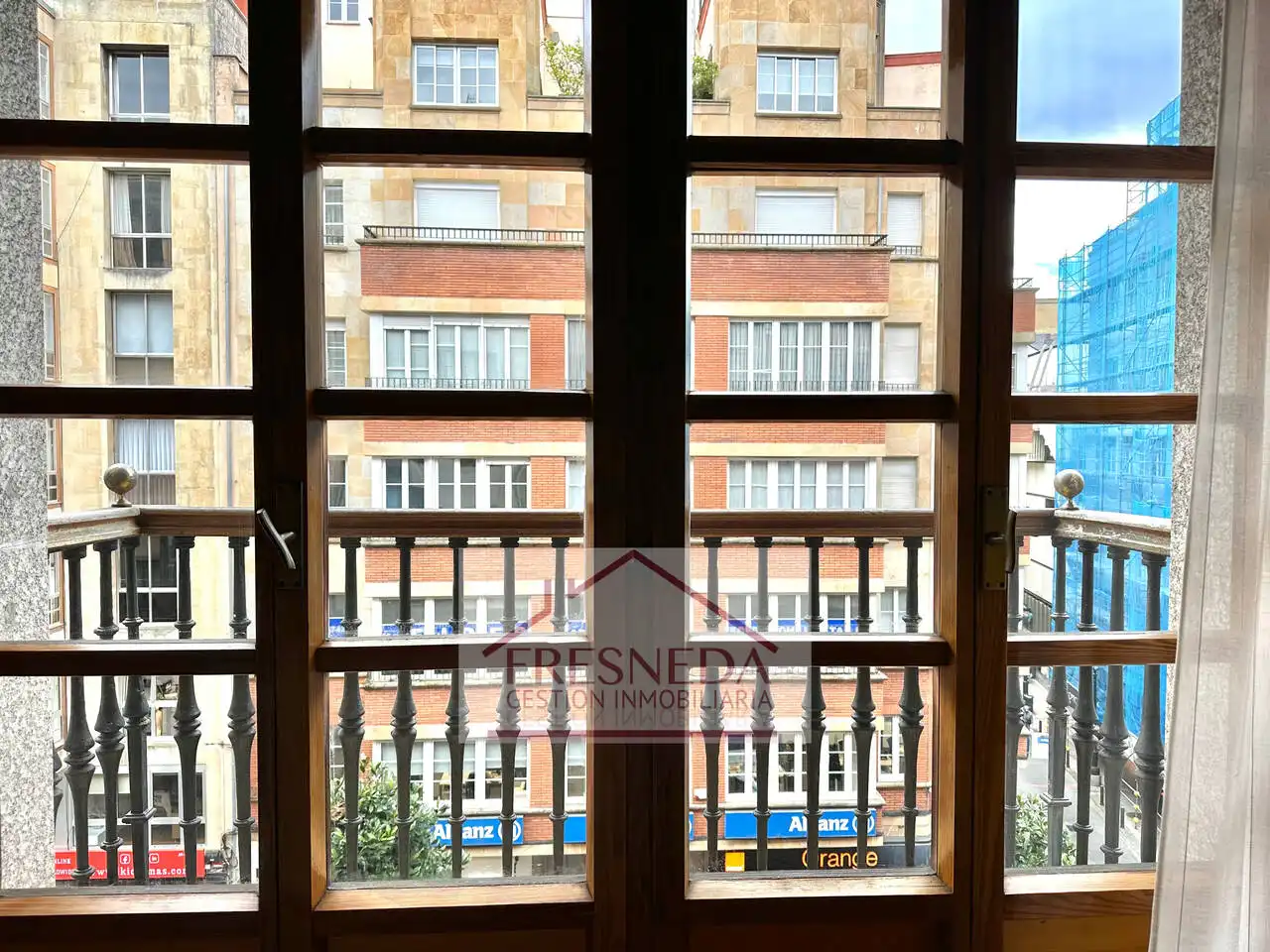 Vista exterior de Piso en venta en Oviedo  con Calefacción, Terraza y Trastero