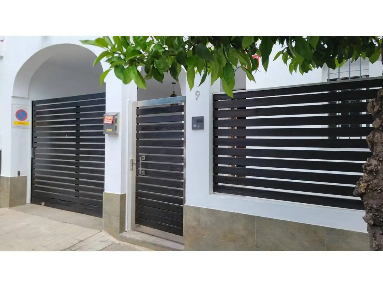 Vista exterior de Casa adosada de lloguer en  Sevilla Capital amb Aire condicionat, Calefacció i Terrassa