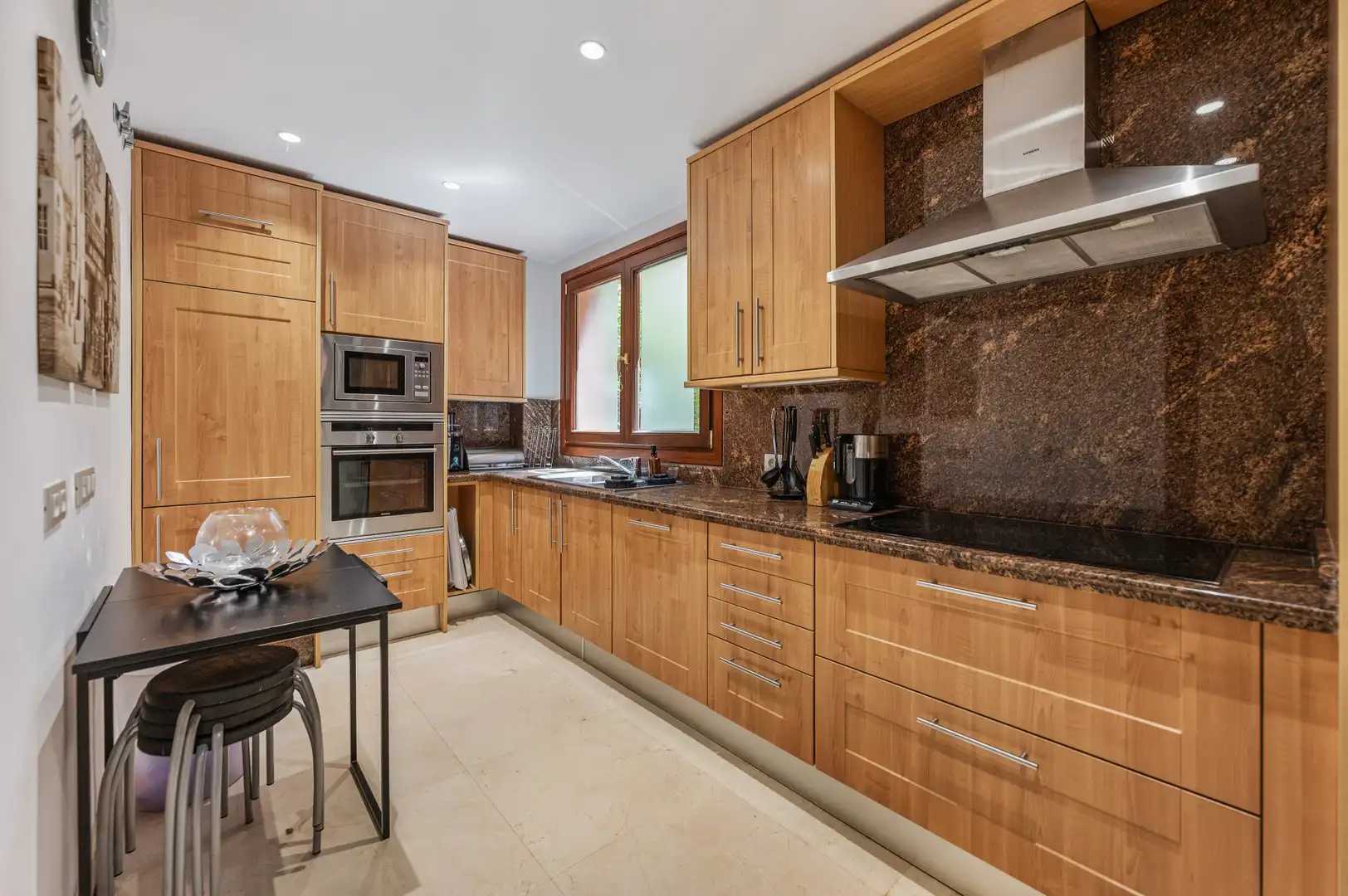 Cocina de Apartamento de alquiler en Estepona con Aire acondicionado, Terraza y Piscina