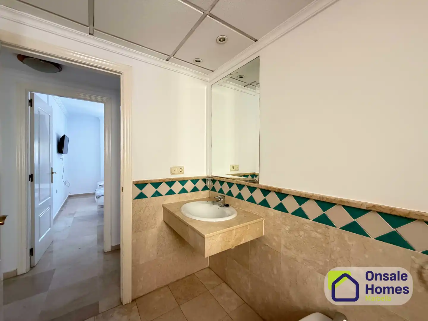 Badezimmer von Wohnungen zur Miete in Marbella mit Klimaanlage, Terrasse und Möbliert