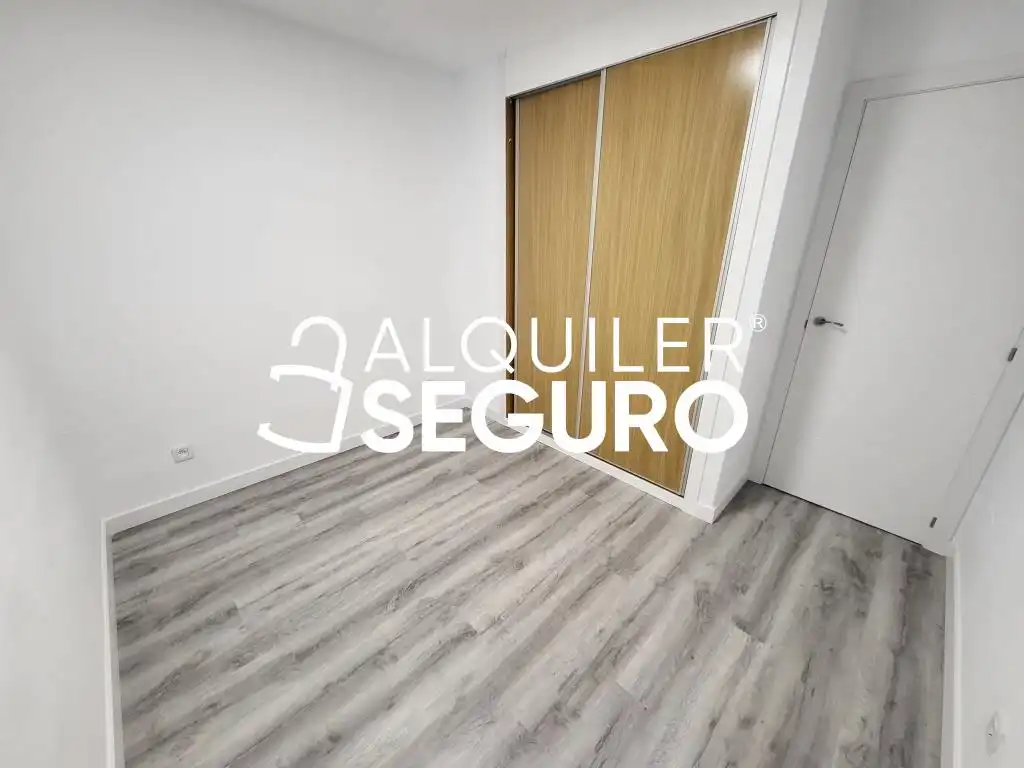 Dormitori de Pis de lloguer en Móstoles amb Calefacció i Piscina