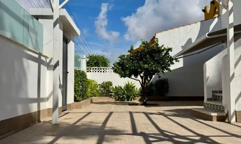 Villa avec piscine à vendre à Avenida Delfina Viudes, imagen 2