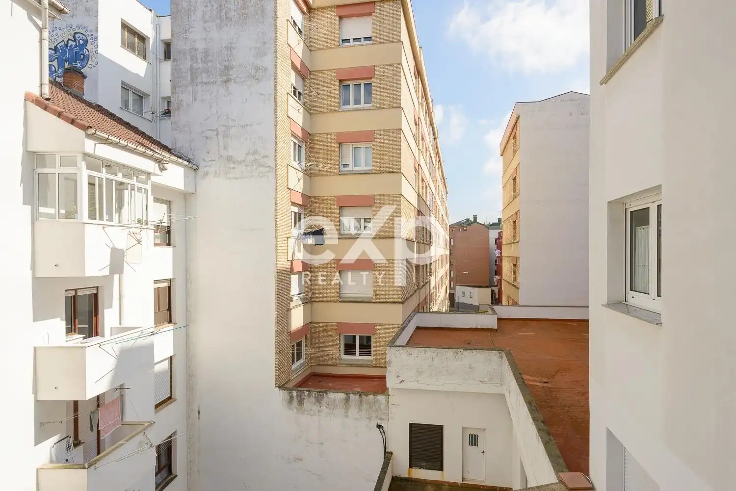 Vista exterior de Pis en venda en Oviedo  amb Calefacció i Moblat