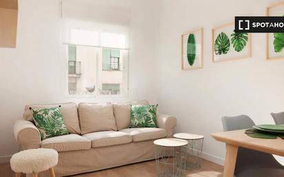 Living room of Flat to rent in  Madrid Capital  with Air Conditioner, Heating and Furnished