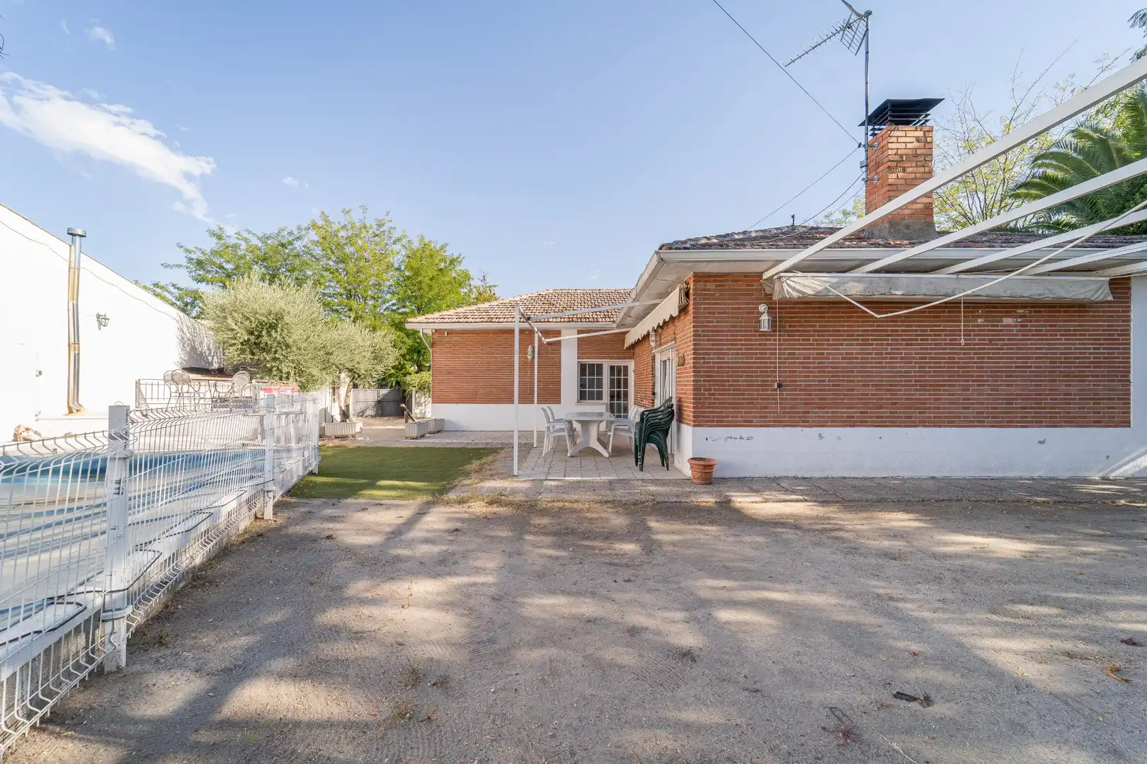 Vista exterior de Casa o xalet en venda en Brunete amb Calefacció, Jardí privat i Traster