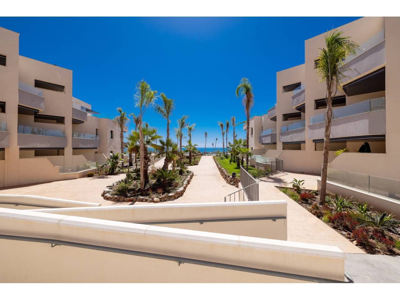 Exterior view of Flat for sale in Vélez-Málaga  with Terrace, Storage room and Community pool