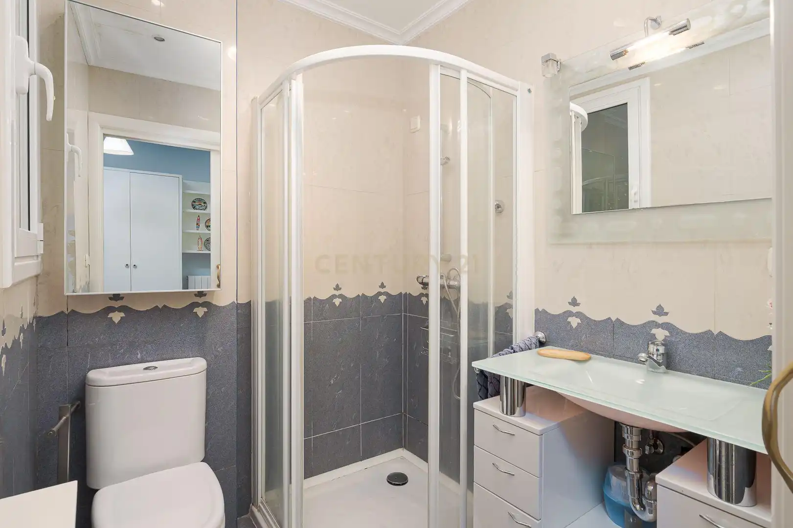 Bany de Apartament en venda en Donostia - San Sebastián  amb Forn, Rentadora i Microones