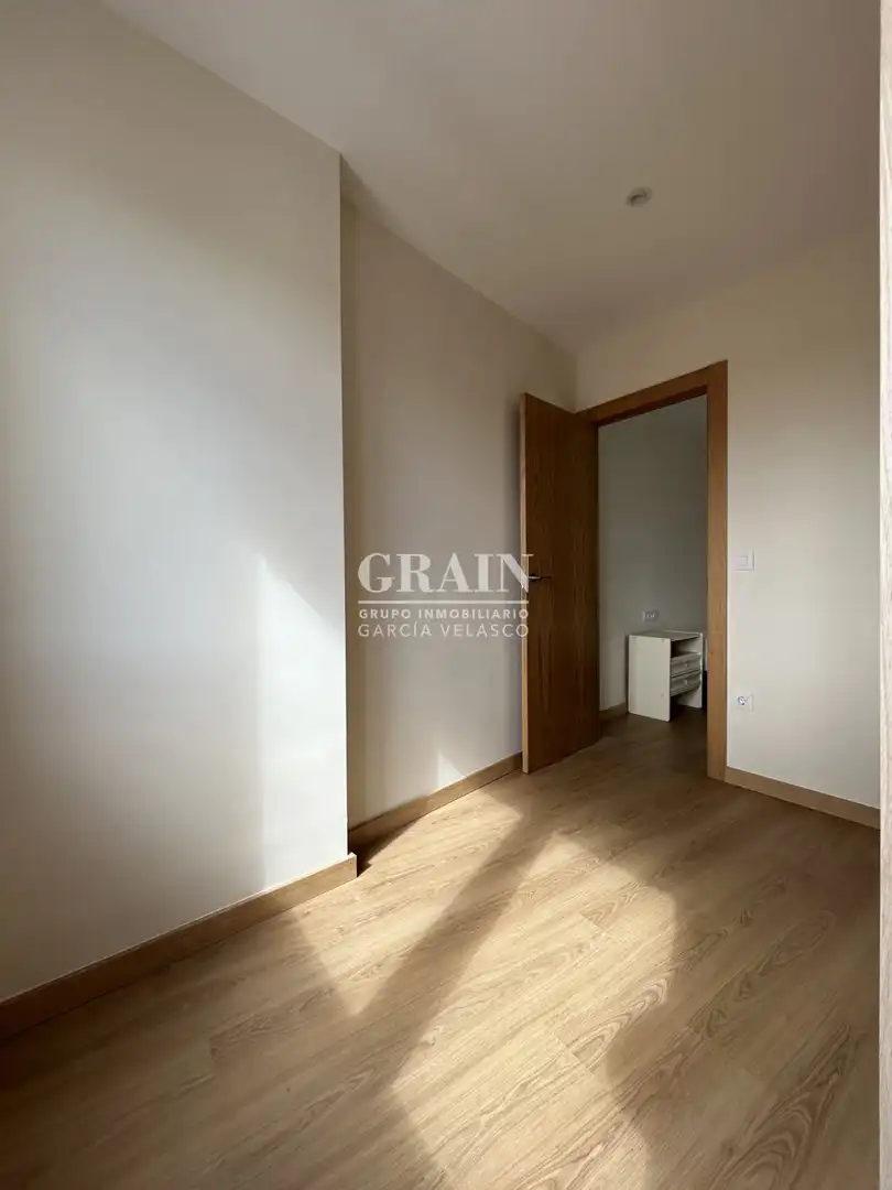 Dormitori de Apartament de lloguer en Albacete amb Aire condicionat, Calefacció i Balcó