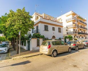 Vista exterior de Casa o xalet en venda en  Sevilla Capital amb Aire condicionat, Terrassa i Balcó